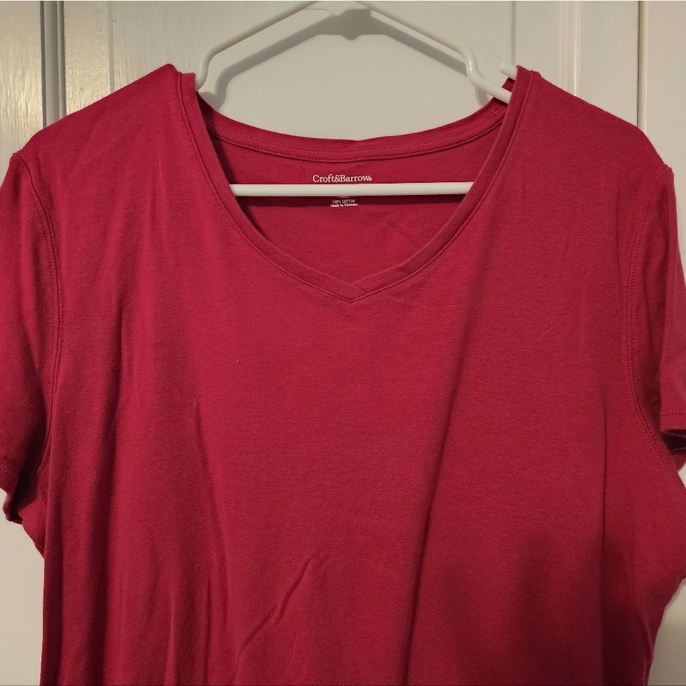 Classic Vneck Tee. Pink. Versatile.  Like New. XL. Croft &‎ Barrow